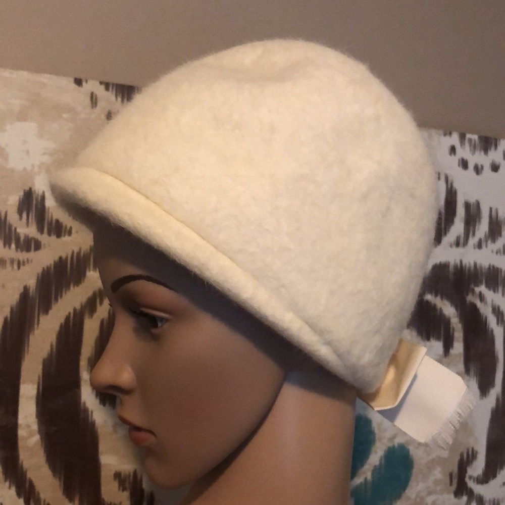 Evelyn Varon Exclusive Crème Duchess Style Hat